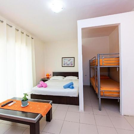 Intea Hotel Golem  Luaran gambar