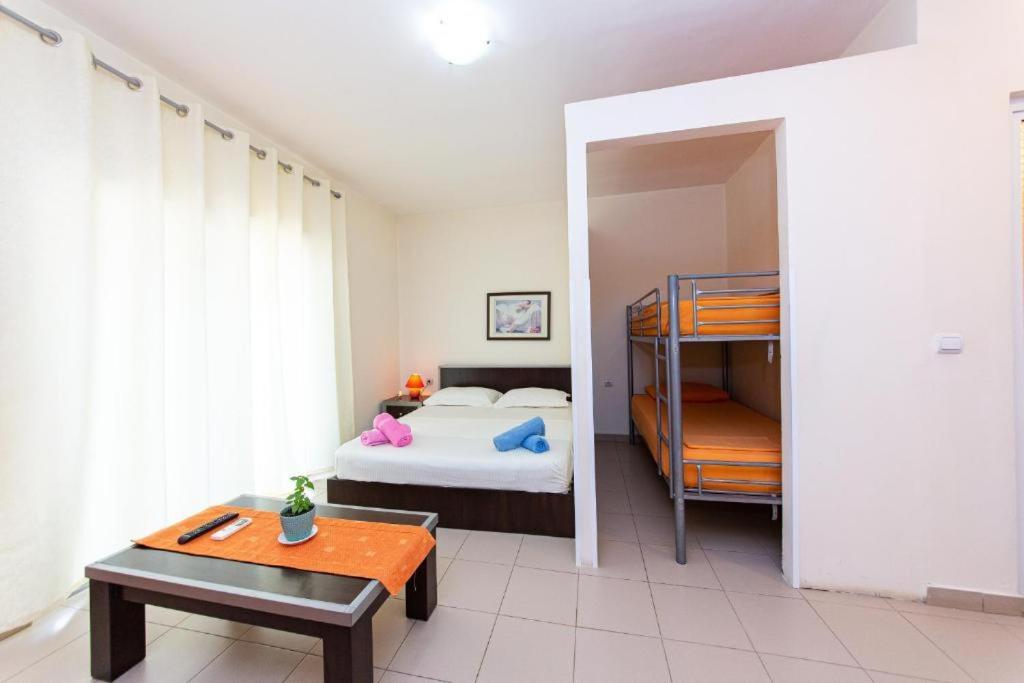 Intea Hotel Golem  Luaran gambar