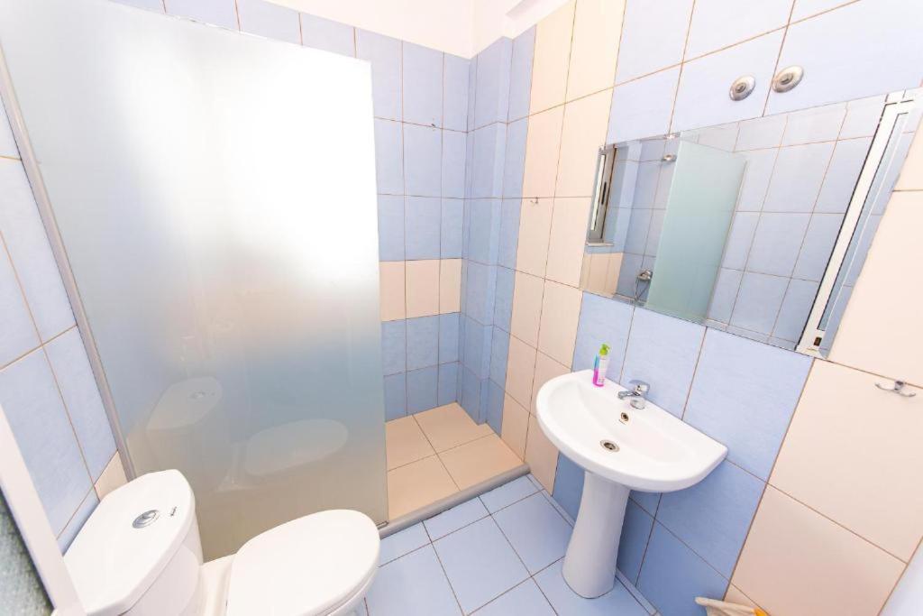 Intea Hotel Golem  Luaran gambar