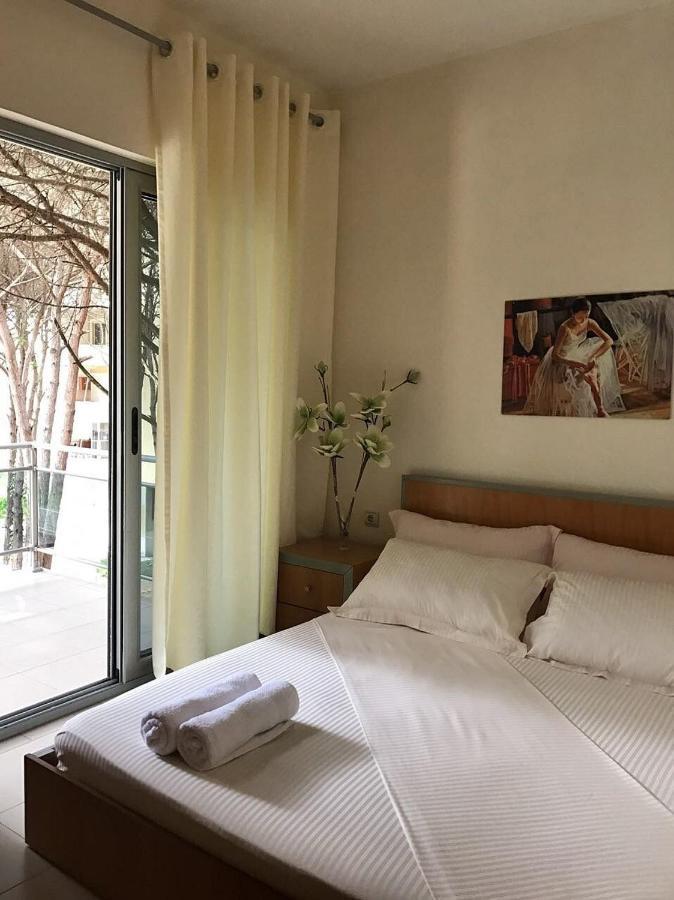 Intea Hotel Golem  Luaran gambar